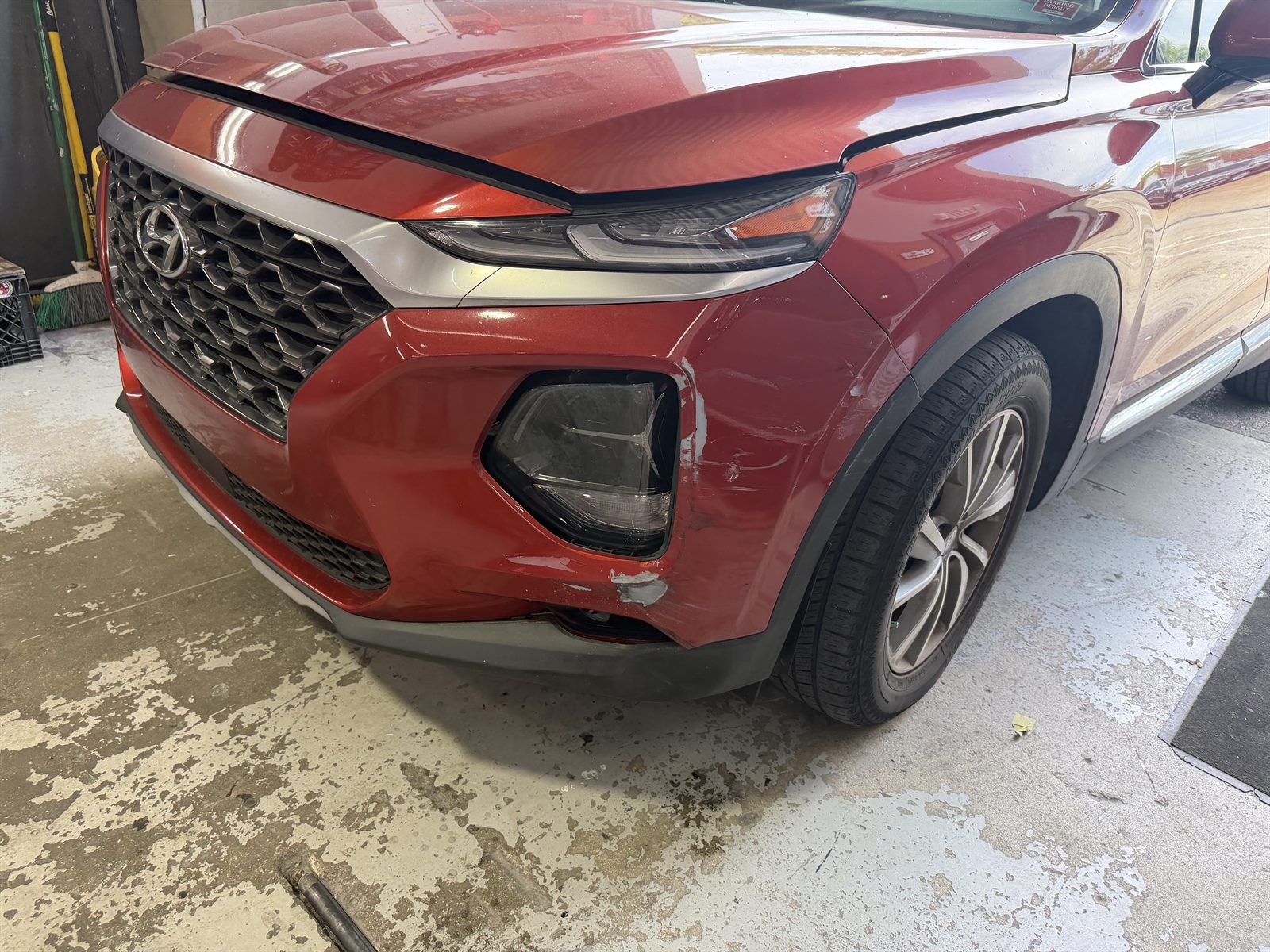 Hyundai Santa Fe scraped front bumper before repair